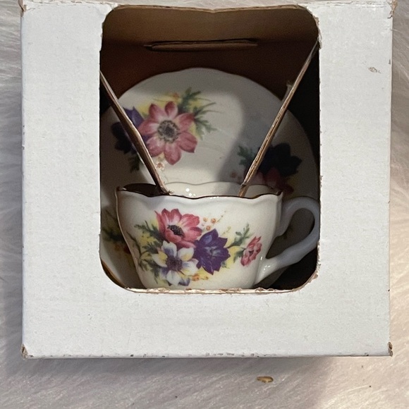 NWOT January Birthday/Anniversary miniature tea cup and saucer - Picture 7 of 12